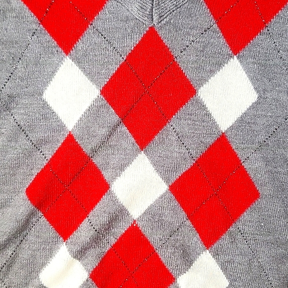 New York & Company Grey Argyle Red and White Patterned V-Neck Sweater - Picture 3 of 9
